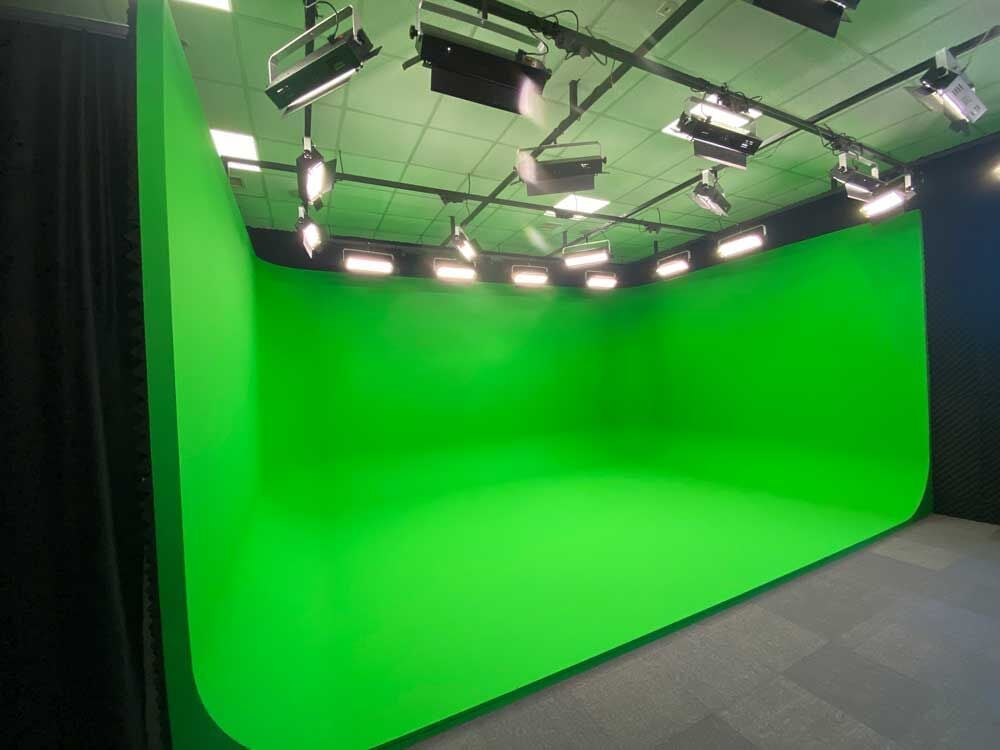 Kusursuz Görüntünün Sırrı: Profesyonel Web TV ve Greenbox Stüdyo Işıklandırma Rehberi