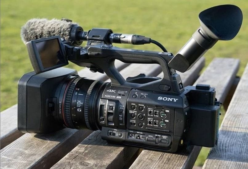 Fiyat Performans Açısından En İyi Stüdyo Kamerası: Sony Z190